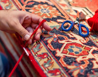 خدمات تخصصی و حرفه ای رفوی فرش در قالیشویی آنلاین قم